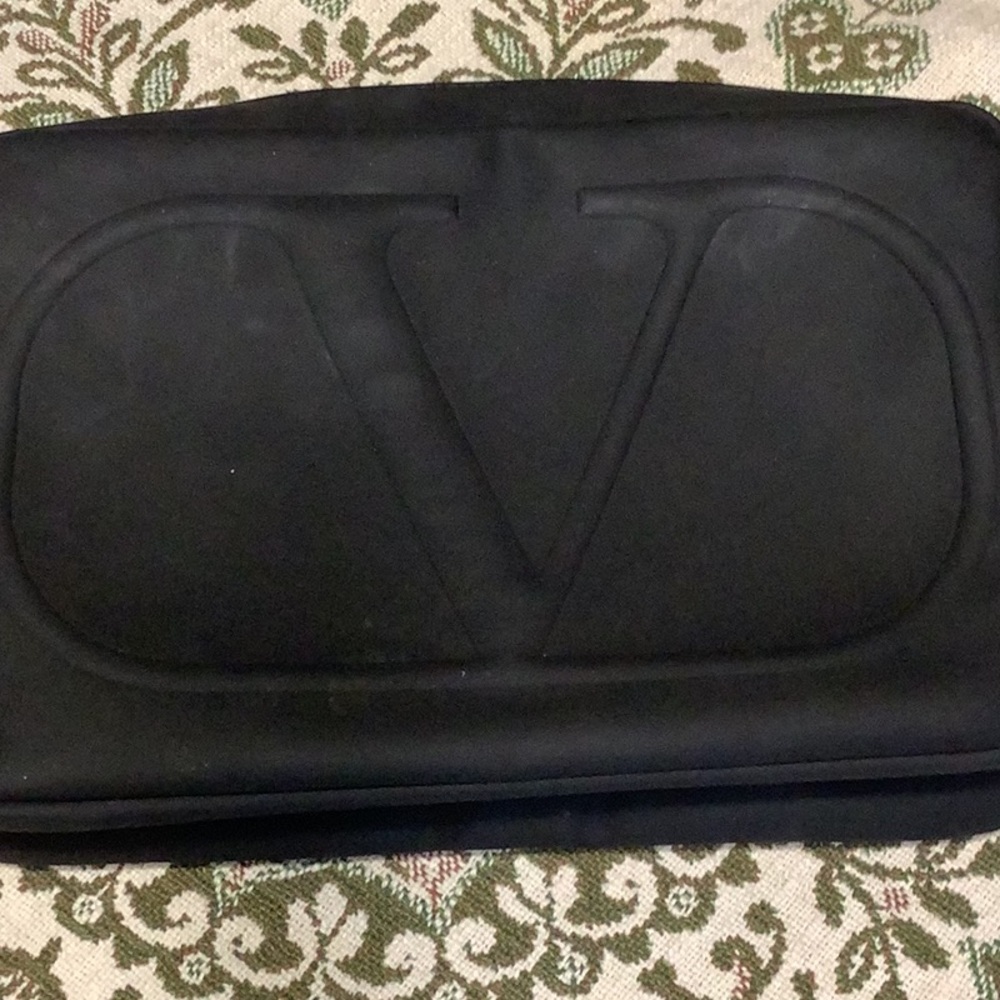 Valentino Garavani Black Dopp Elegant Case with Logo - Picture 2 of 9